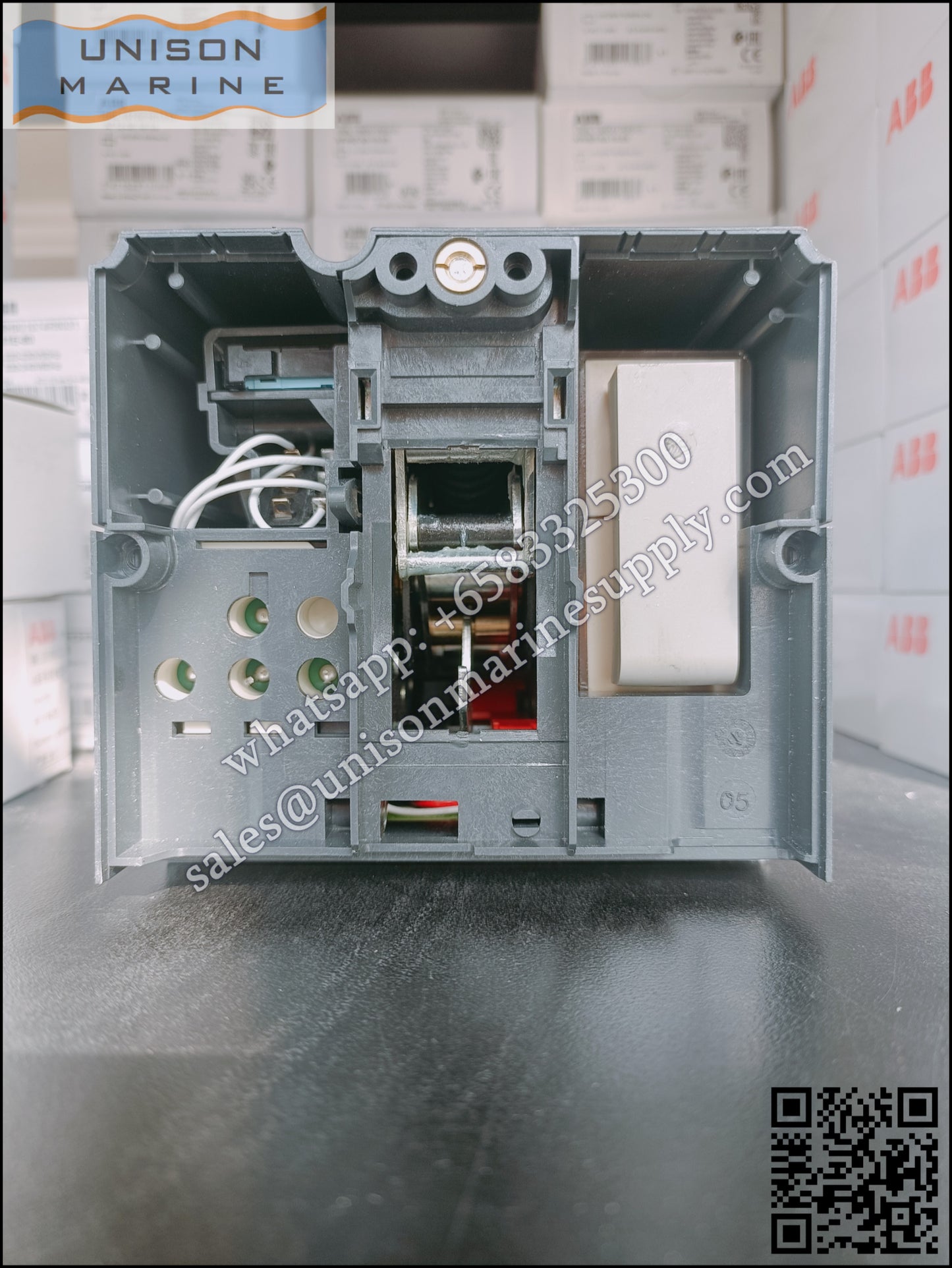 Schneider Electric circuit breaker：MT250 SDE adaptor - 220..240 V 50/60Hz,LV431549