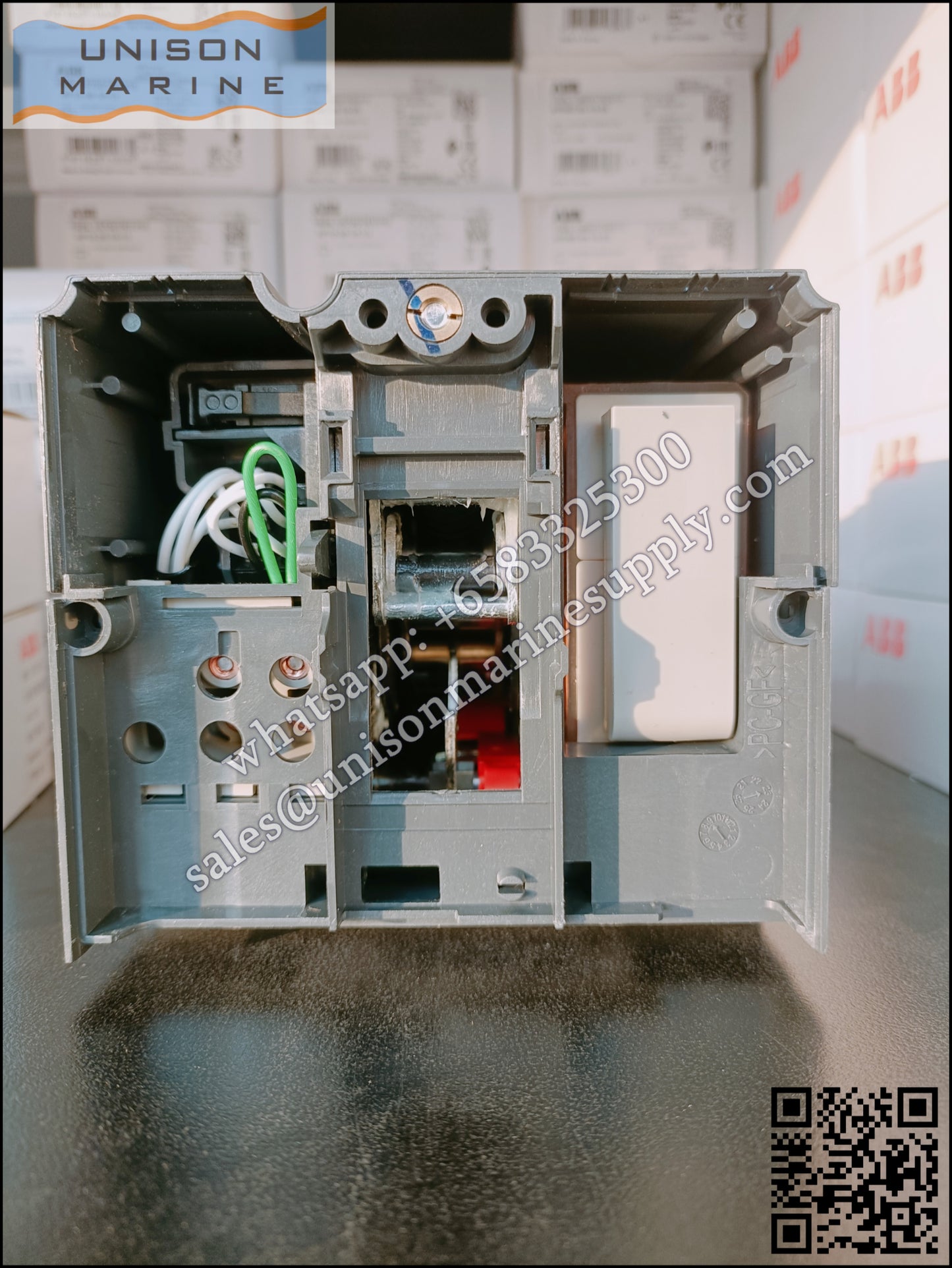 Schneider Electric circuit breaker：Motor-mechanism - MT250 SDE adaptor - 208..277V 60Hz / 220..240V 50/60Hz,LV431541